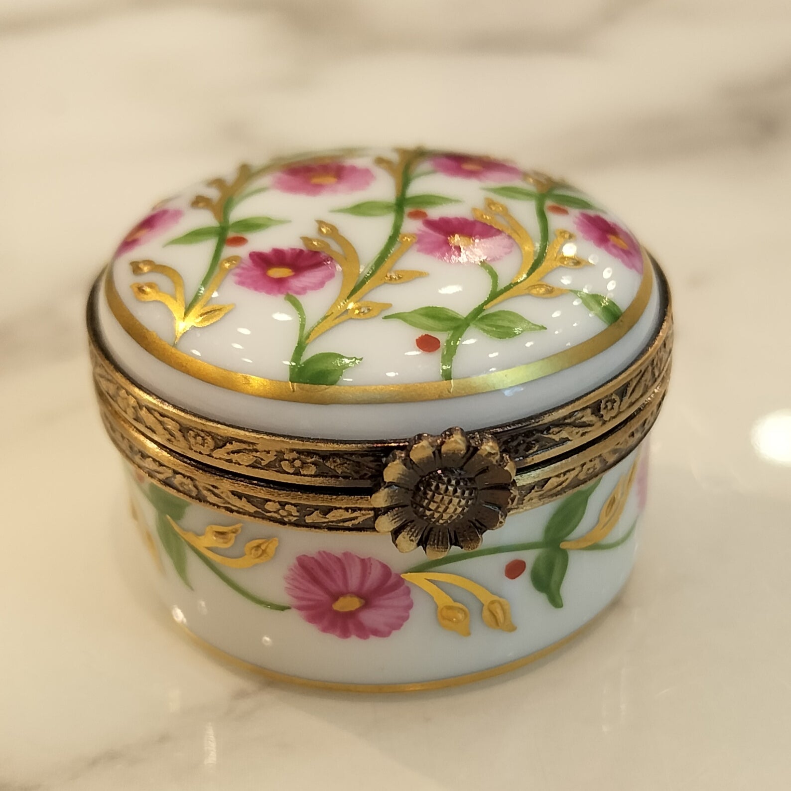 Madame de Pompadour Pink Round Box